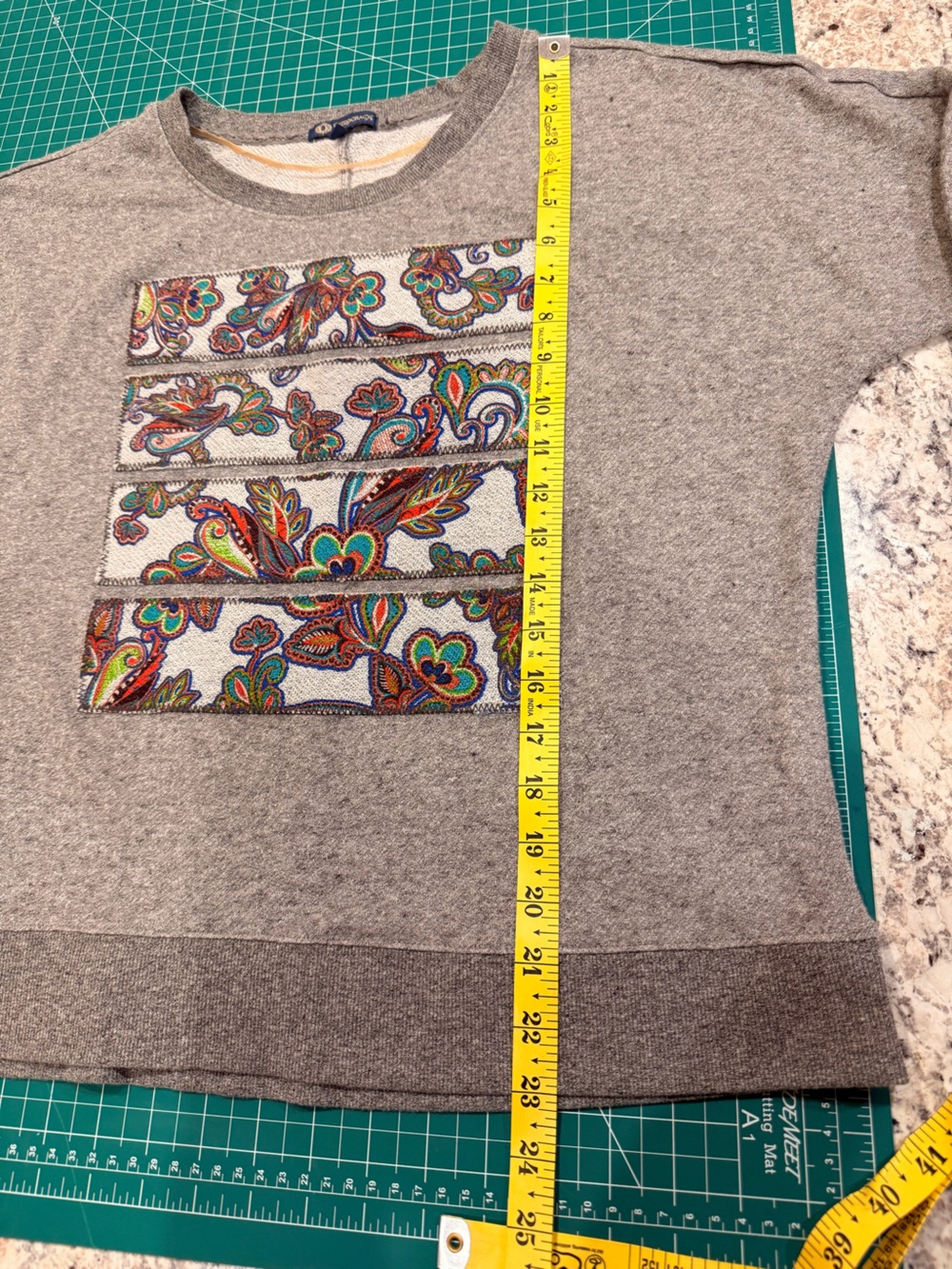 Democracy Paisley Appliqué Sweatshirt Top Large Gray - Picture 4 of 9